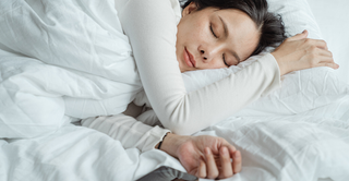 Groove Pillow vs Emma Original Pillow Comparison: Finding the Best Pillow for You